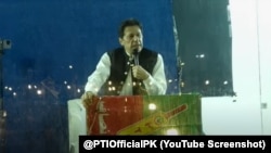 عمران خان خپلو زرګونو پلویانو ته د شنبې په ورځ ناوخته د لاهور په ښار کې وینا وکړله. 