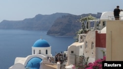 Santorini en çok turist çeken Yunan adalarından biri.