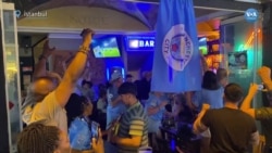 Manchester City taraftarı şampiyonluğu Taksim’de kutladı