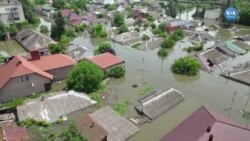 Ukrayna’da barajın vurulmasının ardından sular altında kalan mahalleler 