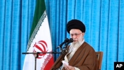 Ông Ayatollah Ali Khamenei.