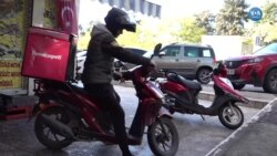 Yağmurlarla birlikte riskleri artan motokuryeler güvenceli çalışma koşulları istiyor 