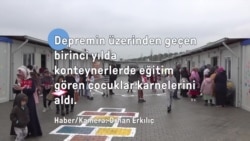 Depremin birinci yıldönümü yaklaşırken konteynerlerde eğitim gören çocuklar karnelerini aldı 