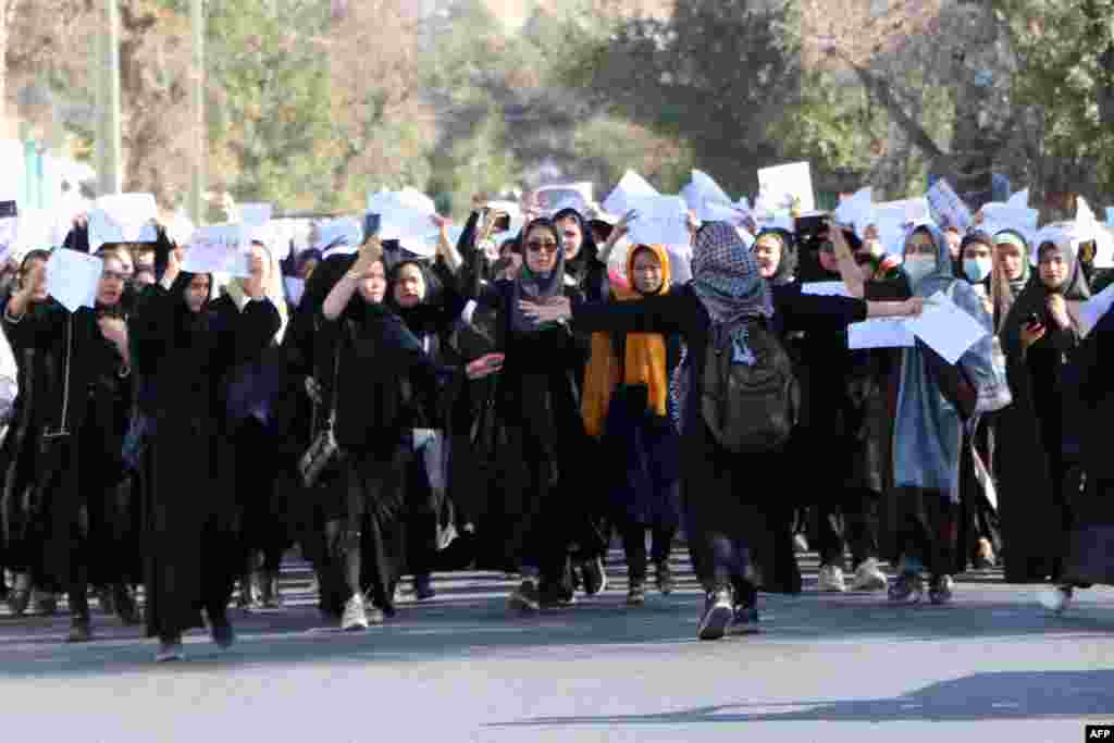 افغانستان کې نجونې د متوسطه او عالي لیسو په کچه له زده کړو څخه محرومې شوي دي