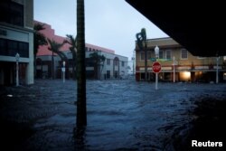 ABD'nin Florida eyaletinde geçen yıl etkili olan Ian kasırgasında yerleşim yerleri su altında kalmıştı. Fort Myers, 28 Eylül 2022.