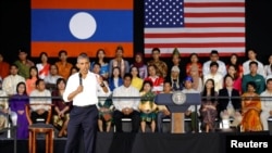 Tổng thống Hoa Kỳ Barack Obama nói chuyện với các thành viên YSEALI tại Đại học Souphanouvong ở Luang Prabang, Lào, 7/9/2016.