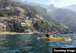 Nhà Rivenbark chèo thuyền kayak ở Italy, 7/7/2014.