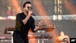 Luis Fonsi biểu diễn tại Wango Tango ở Trung tâm StubHub ở Carson, California.