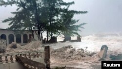 Bão nhiệt đới Sandy có sức gió 130 km/h.