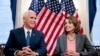 Phó Tổng thống đắc cử Mike Pence gặp lãnh đạo khối thiểu số Hạ viện Nancy Pelosi tại Điện Capitol ở Washington, 17/11/2016.