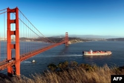 Cầu Cổng Vàng ở San Francisco. (Ảnh: Carol M. Highsmith, Bộ sưu tập Thư viện Quốc hội).)