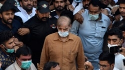 نئے آرڈیننس کے تحت اپوزیشن جماعتوں کے بیشتر رہنماؤں کے خلاف قائم مقدمات کی تحقیقات کا اختیار نیب کے پاس ہی رہے گا۔