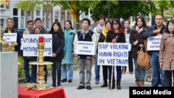 Một cuộc tuần hành vì nhân quyền cho Việt Nam của cộng đồng người Việt tại Canada. (Ảnh chụp từ Youtube Thu Tran)