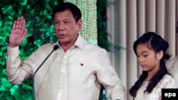 Ông Rodrigo Duterte tuyên thệ nhậm chức Tổng thống Philippines.