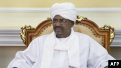 Tổng Thống Sudan Omar al-Bashir đang bị Tòa án Hình sự Quốc tế ICC truy nã về các cáo buộc tội ác chiến tranh