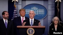 Phó Tổng thống Pence họp báo sau khi được Tổng thống Trump cử giám sát việc phòng chống virus corona tại Toà Bạch Ốc, ngày 26/2/2020. REUTERS/Carlos Barria