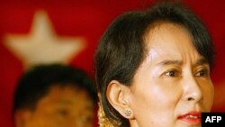 Bà Suu Kyi cảnh giác cựu thành viên Liên Minh Toàn Quốc Đấu Tranh cho Dân Chủ tránh mở các cuộc thảo luận tại trụ sở đảng ở Rangoon