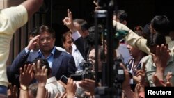 Cựu Tổng thống Pakistan Pervez Musharraf trước Tòa Thượng thẩm Sindh tại Karachi, ngày 29/3/2013.