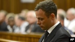 Vận động viên Oscar Pistorius tại tòa án vào ngày 21/10/2014.