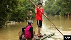 Lũ lụt miền Trung đã trở nên dữ dội hơn một phần là do tình trạng xây dựng quá nhiều đập thủy điện