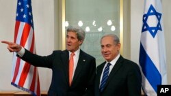 Ngoại trưởng Hoa Kỳ John Kerry (trái) hội đàm với Thủ tướng Israel Benjamin Netanyahu, tại Jerusalem 23/5/13