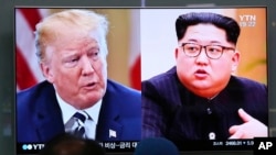 Truyền hình đặt tại Ga xe lửa Seoul chiếu tin tức về Tổng thống Donal Trump và nhà lãnh đạo Triều tin Kim Jong Un (ảnh chụp ngày 24/5/2018)