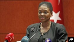 Bà Valerie Amos, giới chức Liên hiệp quốc đặc trách công tác nhân đạo, nói chuyện với các nhà báo ở Ankara hôm 9/3/12 