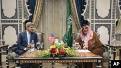 Ngoại trưởng Hoa Kỳ John Kerry hội đàm với Ngoại trưởng Ả Rập Xê-út Saud al-Faisal ở Jeddah, 11/9/14