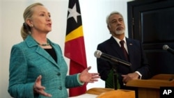 Ngoại trưởng Hoa Kỳ Hillary Clinton phát biểu trong cuộc họp báo chung với Thủ tướng Ðông Timor Xanana Gusmao tại Dili, ngày 6/9/2012