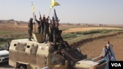 Amerika’nın Sesi’nin ulaştığı uzmanlara göre Washington’un YPG’den kopması uzak bir olasılık. Bunun birinci nedeni YPG’nin Suriye’de etkin bir kara gücü olması ve alternatifi olmaması.