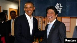 Tổng thống Mỹ Barack Obama và Thủ tướng Nhật Bản Shinzo Abe tại nhà hàng Sukiyabashi Jiro ở Tokyo, ngày 23/4/2014.