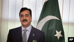 وزیر اعظم یوسف رضا گیلانی توہین عدالت کے معاملے میں گزشتہ ماہ بھی عدالت کے روبرو پیش ہو چکے ہیں۔