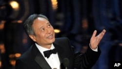 Ang Lee đoạt giải đạo diễn xuất sắc nhất cho cuốn phim Life of Pi.