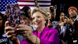 Ứng cử viên tổng thống bên Đảng Dân chủ Hillary Clinton.