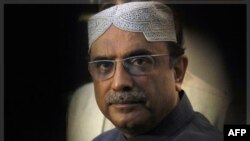 Tổng thống Pakistan Asif Ali Zardari tại một cuộc họp báo ở Rawalpindi