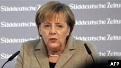 Thủ tướng Merkel tuyên bố Ðức và Ấn Ðộ đặt ra những mục tiêu to lớn, trong đó sẽ đưa trao đổi thương mại hai chiều lên 26 tỉ trước 2012