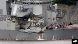 Phần hư hại trên tàu khu trục USS Fitzgerald sau vụ va chạm. USS Fitzgerald đang cập tại căn cứ hải quân Mỹ ở Yokosuka, Nhật Bản, ngày 18/6/2017.