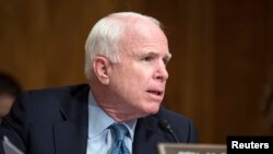 Thượng nghị sĩ Hoa Kỳ John McCain nói sẽ là một sai lầm chính trị và mang tính biểu tượng cho Hải quân Mỹ nếu chấp nhận lời mời của phía Trung Quốc cho một trong những chiến hạm khổng lồ của Mỹ ghé thăm nước này