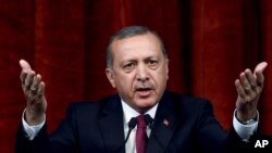 ښاغلي اردوغان وویل قطر د اسلامي دولت د ترهگرۍ ډلې پر ضد جگړه کې د ترکیې تر څنگ تر ټولو غوڅ دریځ درلودلی دی