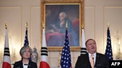 Ngoại trưởng Mỹ Mike Pompeo và Ngoại trưởng Hàn Quốc Kang Kyung-wha trong cuộc họp báo tại Bộ Ngoại giao Mỹ ngày 11/5/2018.