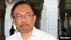 Lãnh tụ đối lập Anwar Ibrahim tại phiên xử về tội 'giao cấu phản tự nhiên'.