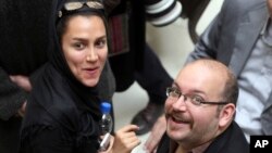 Ông Jason Rezaian, ký giả của tờ Washington Post, và vợ bà Yeganeh Salehi cũng là nhà báo 