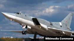 عکس: د روسیې Tu-22M3 ستراتیژیک بم غورځونکې الوتکه