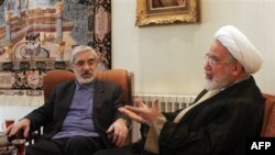 Hai nhà lãnh đạo đối lập ở Iran Mahdi Karroubi (phải) và Mir Hossein Mousavi