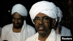 Tổng thống Sudan Omar al-Bashir đang bị tòa án xét tội phạm chiến tranh truy nã.