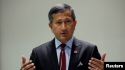 Tư liệu- Ngoại trưởng Singapore Vivian Balakrishnan phát biểu về ASEAN tại Viện nghiên cứu Đông Nam Á Yusof Ishak ở Singapore, ngày 5/12/2017. REUTERS/Edgar Su 