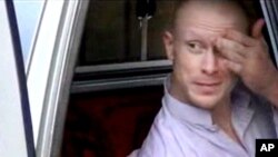 Trung sĩ Lục quân Mỹ, Bowe Bergdahl, bị Taliban cầm giữ ở Afghanistan gần 5 năm sắp trở về Mỹ.