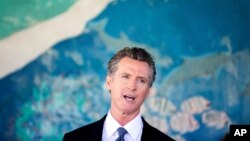 Thống đốc California Gavin Newsom loan báo yêu cầu giáo viên và nhân viên trường học tiêm chủng, ngày 11/8/2021.