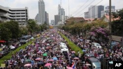 Người biểu tình chống chính phủ tuần hành qua nhiều con đường ở Bangkok, Thái Lan, 29/3/2014