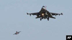 ABD, iki F-16 uçağıyla Suriye'nin doğusunda İran destekli gruplar tarafından kullanılan iki tesisi vurduğunu açıkladı.